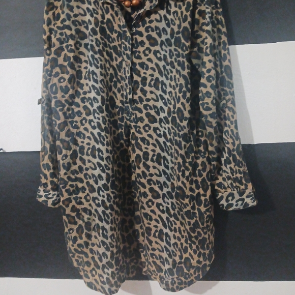 Zara Basic Women Leopard Printed long sleeve button down shirt - Picture 2 of 15